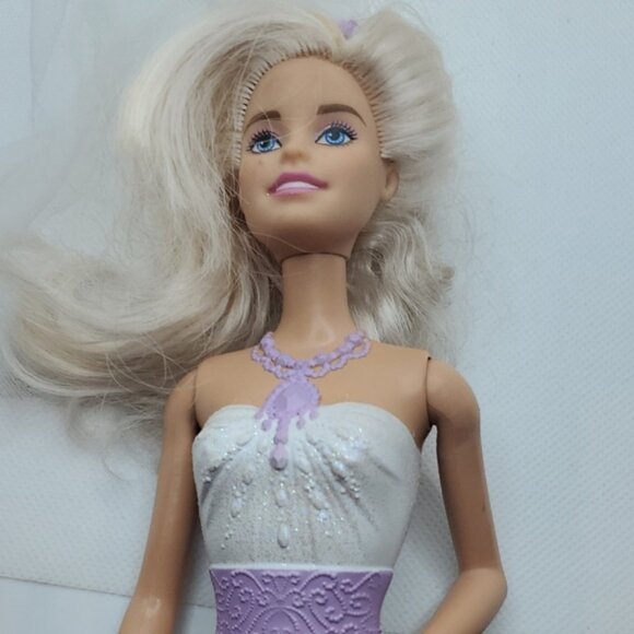 Mattel Dolls with Blonde Hair and Colorful Outfits - Picture 8 of 14